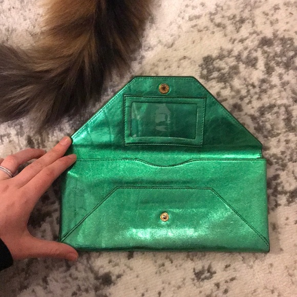 Metallic green clutch - Picture 3 of 6